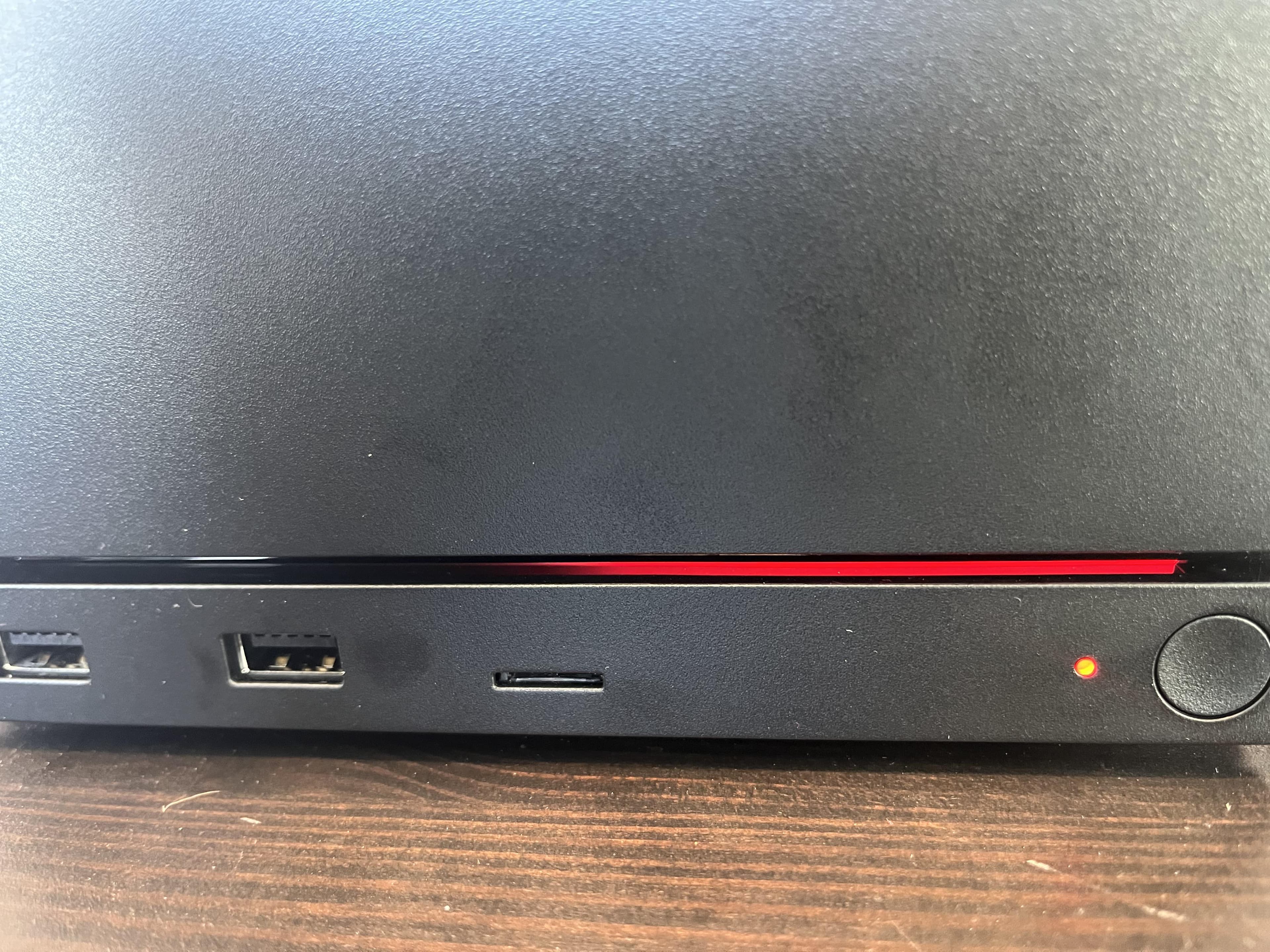 A Steam Machine with red line, displaying critical GPU breakdown symptoms.